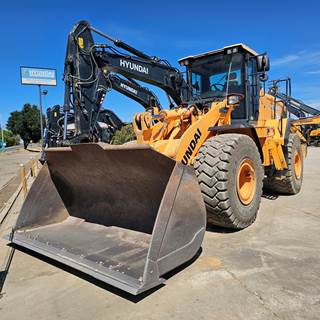 Hyundai HL960 Wheel Loader