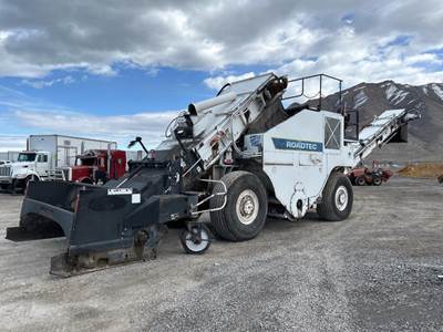 Roadtec SB2500D Material Transfer Vehicle