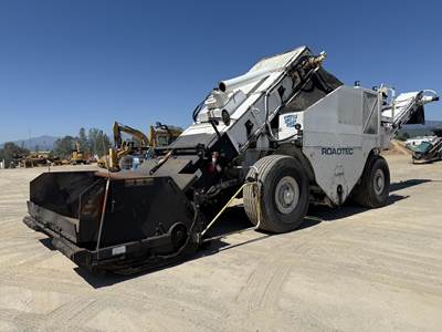 Roadtec SB2500D Material Transfer Vehicle