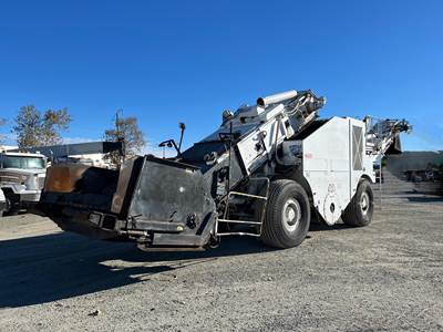Roadtec SB2500E Material Transfer Vehicle