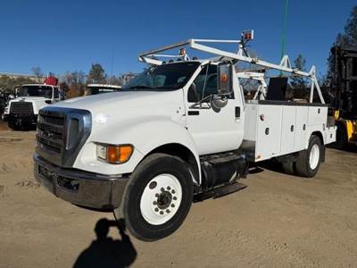 Ford F-750 XL Mechanic / Service Truck - 280HP, 7 Speed Manual