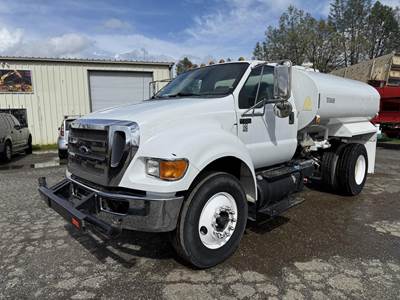 Ford F-750 XL 2000 Gallon Water Truck - Cummins, 6 Speed Manual