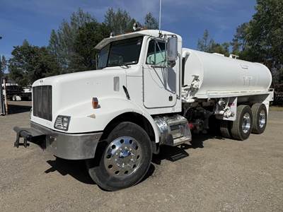 Peterbilt 330 4000 Gallon Water Truck - Cummins, 6 Speed Automatic