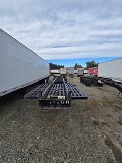 PANDERRA SUPER CHASSIS - HAULS 40' CONTAINERS Tri Axle Steel Container Chassis, Spring, Fixed Axle