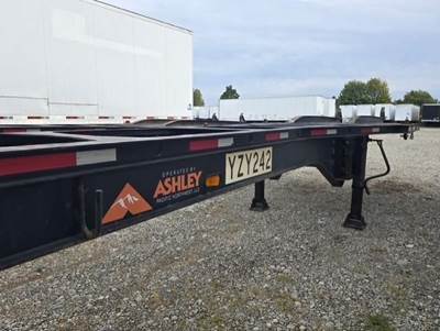 PANDERRA SUPER CHASSIS - HAULS 40' CONTAINERS Tri Axle Steel Container Chassis, Spring, Fixed Axle