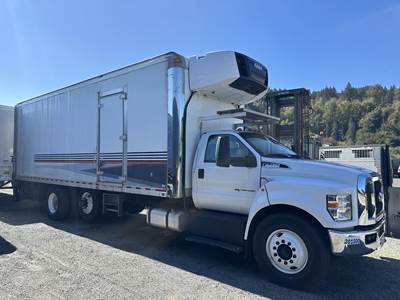 Ford F-750 Box Truck - Automatic, Liftgate