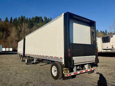 Hyundai 28 ft Dry Van Trailer - Roll up Door, Spring, Liftgate, Single Axle, Fixed Axle