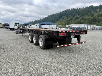 Great Dane 53x102 Tri Axle Steel Flatbed Trailer - Air Ride, Sliding Axle