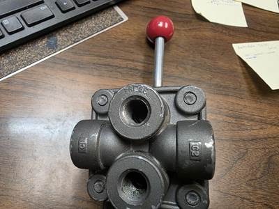 USED BARKSDALE 9000 SERIES MANUAL AIR CONTROL VALVE 1/4" PORTS