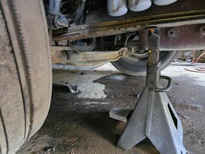 Mack Vision CXN613 Front Axle Assembly for a Mack CXN613