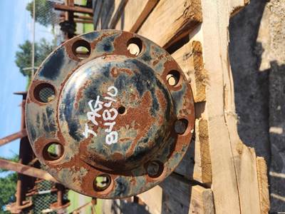 Mack Pinnacle CHU613 Axle Shaft for a Mack CHU613