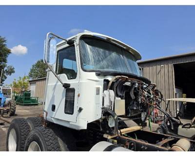 Mack Pinnacle CHU613 Cab Assembly for a Mack CHU613