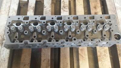 International DT466E Cylinder Head