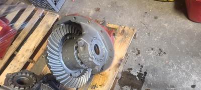 GOOD USED EATON RSP40 REAR/REAR DIFFERENTIAL 3.90 RATIO EXC
