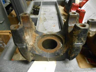 YOKE, 1710, SPLINE CT: 39, O.D. 2.75" I.D. 2.00",  HALF ROUND