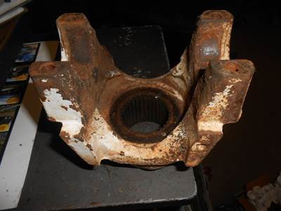 YOKE, 1610, SPLINE CT: 30,   O.D. 3.0" I.D. 2.25" HALF ROUND