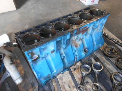 International DT466E Engine Block / Cylinder Block