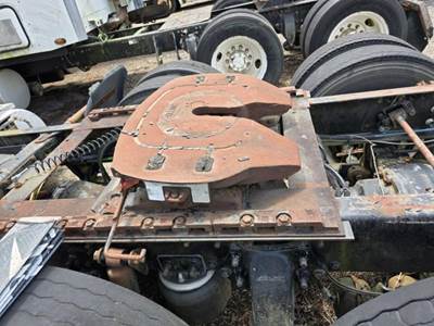 Freightliner Fifth Wheel for a Holland COLUMBIA