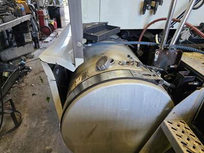 Mack Vision CXN613 Fuel Tank for a Mack CXN613