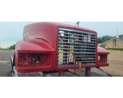 Mack CHU & CHN613 Hood with Grill/Bulldog Emblem