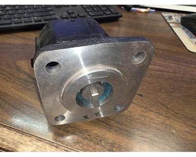 NEW SURPLUS  HALDEX HYDRAULIC PUMP MOTOR TWIN DISC KL 72582N  
