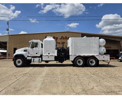 Mack CV700 SERIES Truck