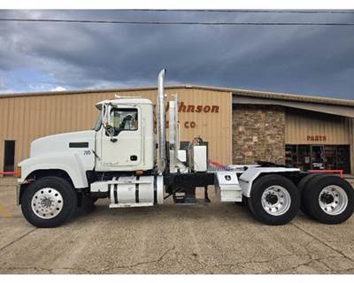 Mack Pinnacle CHU613 Truck