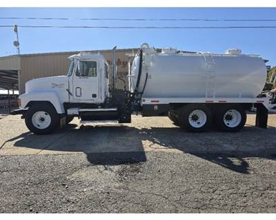 Mack Pinnacle CHU613 Truck