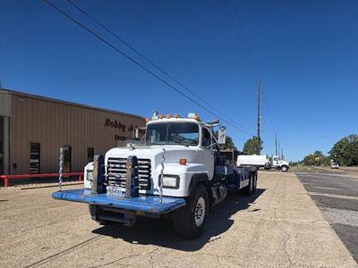 Mack RD688S Truck