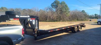2017 GOOSENECK FLATBED TRAILER, 30' X 102", 12K AXLES, GVWR 25,0000 LBS. 
