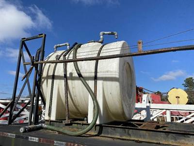 Used 925 Gallon Plastic Water Tank
