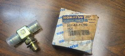 NEW SURPLUS GENUINE KOMATSU TEE CONNECTOR # 20Y-62-11780