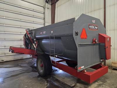 FARM AID 430 Feed Wagon