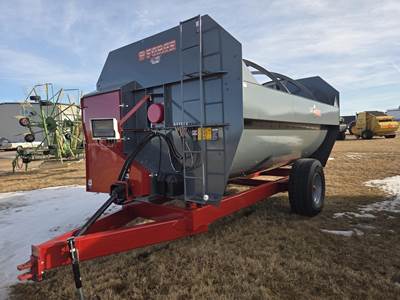 FORGE 680 Feed Wagon