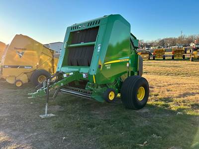 John Deere 560M Round Baler