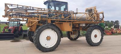 Ag-Chem RoGator 854 Self-Propelled Sprayer