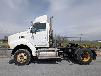 Sterling A9500 Single Axle Day Cab Truck - Detroit 455HP, Manual