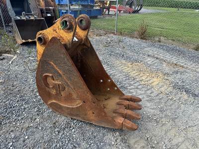 C&P 65 MM 24'' Bucket