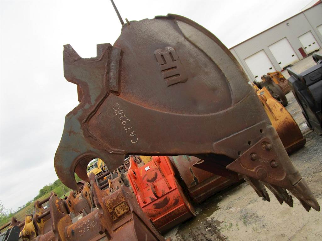 Caterpillar 24" bucket, quick attach hookup For Sale Womelsdorf, PA 1507