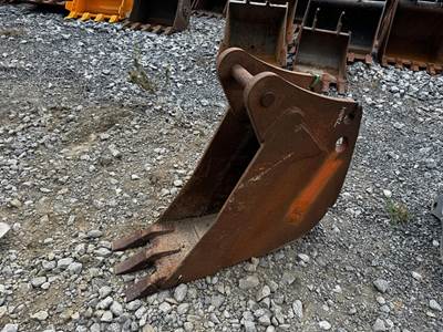 John Deere 12" 45-40 MM Bucket