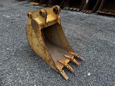 John Deere 24" 50 MM Bucket