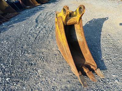 John Deere AT192011 12'' Bucket