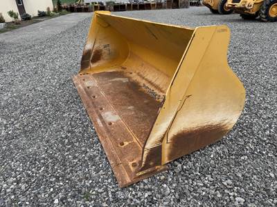 John Deere AT338837 119.5'' Bucket