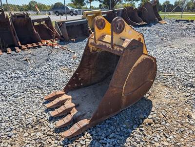 John Deere AT339111 Bucket