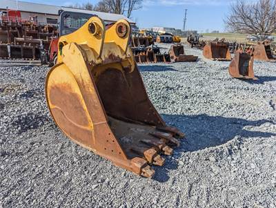 John Deere AT339205 Bucket