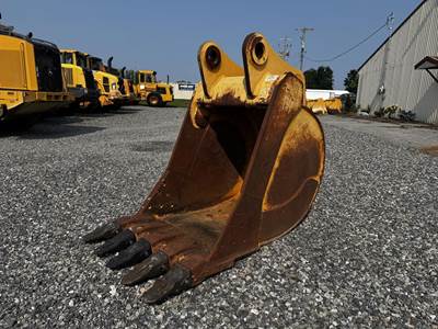 John Deere AT339205 Bucket
