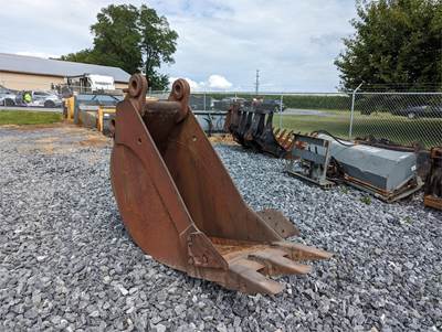 30" Bucket, 90 mm Pins, 15" Stick Width, 21.5" C-2-C