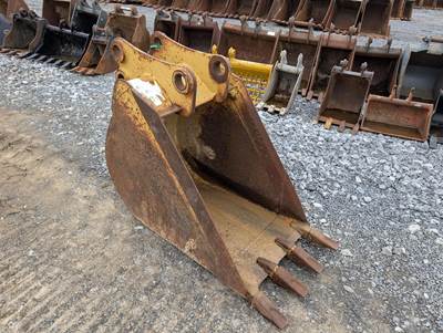 24" Cat Backhoe Bucket; 60 mm Pins, 8.5" Stick Width, 17" C-2-C