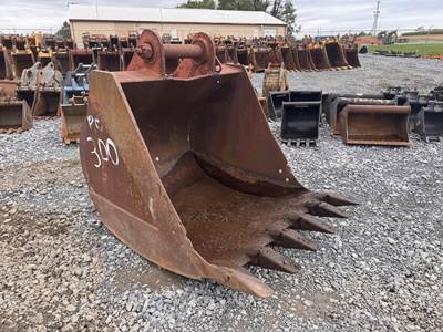 56" Excavator Bucket, 100 mm Pins, 16.5" Stick Width, 22.75" C-2-C, Has Wear