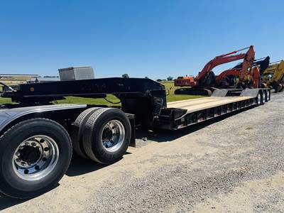 Eager Beaver Tri Axle Lowboy Trailer - Air Ride, Fixed Axle